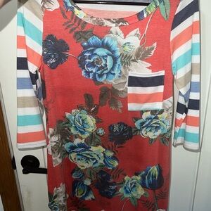 Red and Blue Raglan 3/4 Sleeve Crew Neck Sheath Top